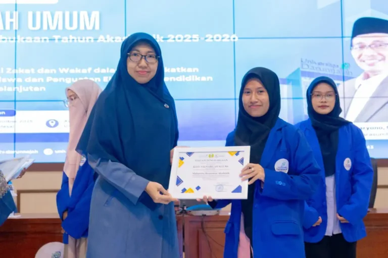 Pemberian Penghargaan Mahasiswa Berprestasi